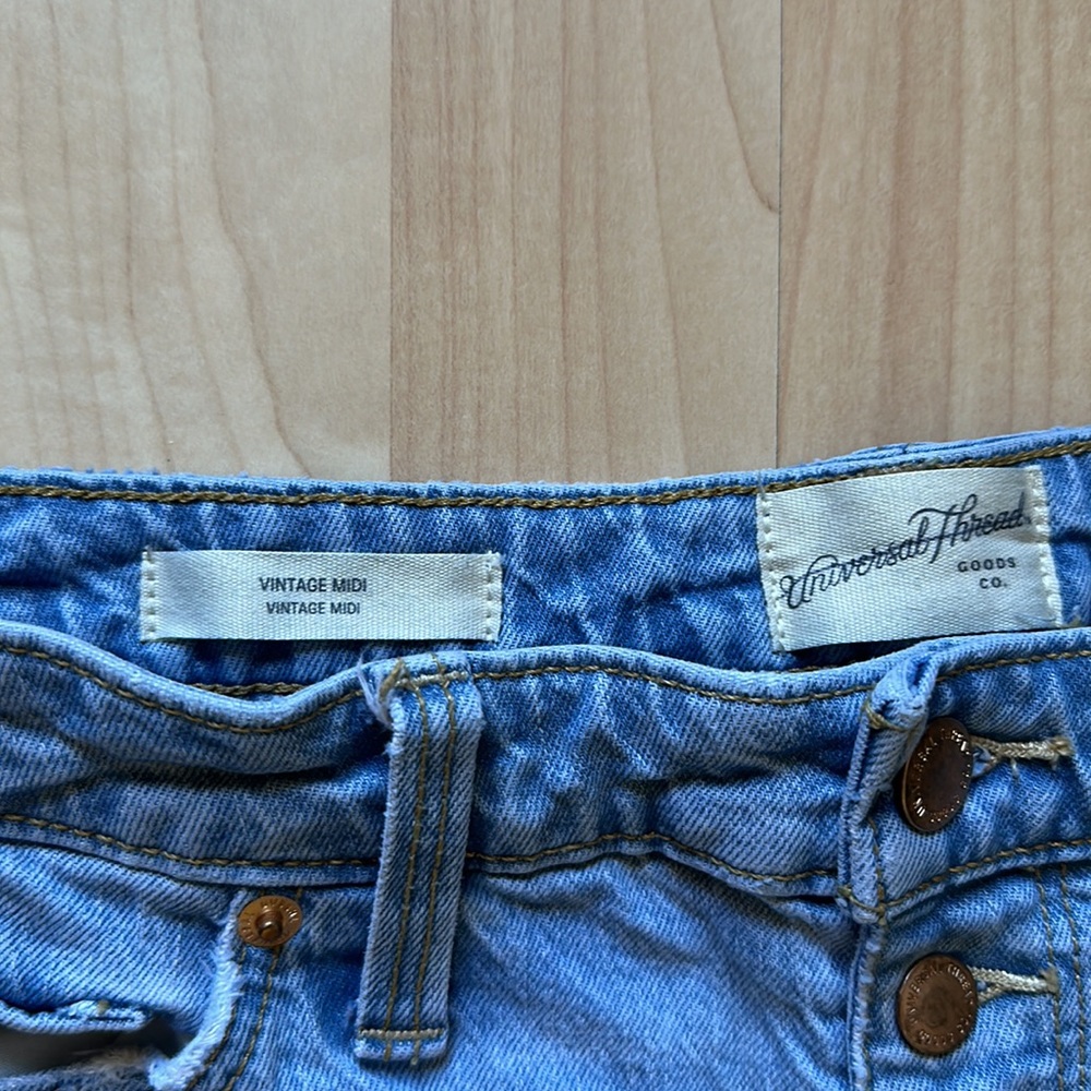 Universal Thread Shorts - Picture 3 of 6